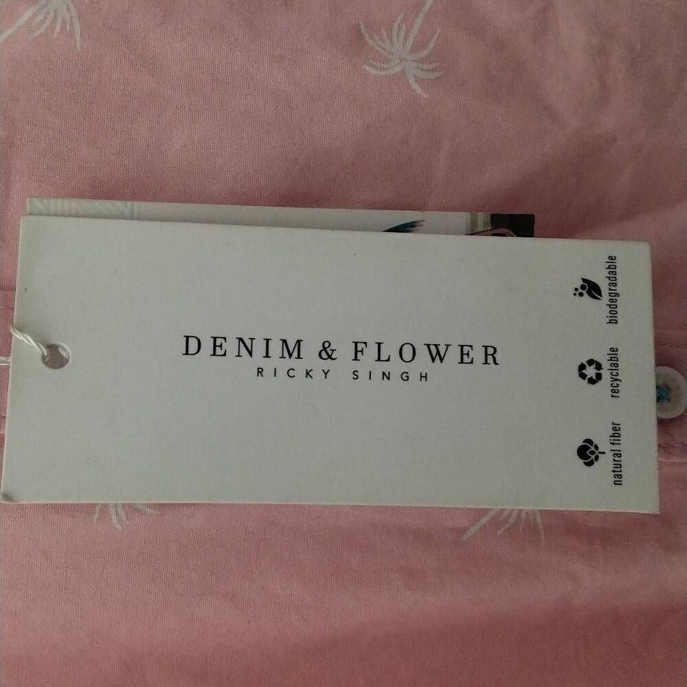 Denim & Flower Button down Shortsleeved shirt 4 Men. Flamingos & Palm Trees. NWT